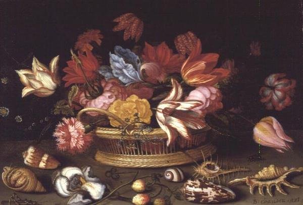 En korg med blommor med skal på en avsats (oljepanel) av Balthasar van der Ast