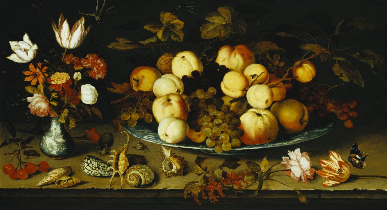 Frukt på fat, blommor i en Wanli Kraak-porseleinvas, kvistar av körsbär och röda vinbär, snäckskal, en ros, en tulpan, en rosa, en ödla, en snigel och en röd amiral på en stenavsats, trollsländor ovan, 1626 av Balthasar van der Ast