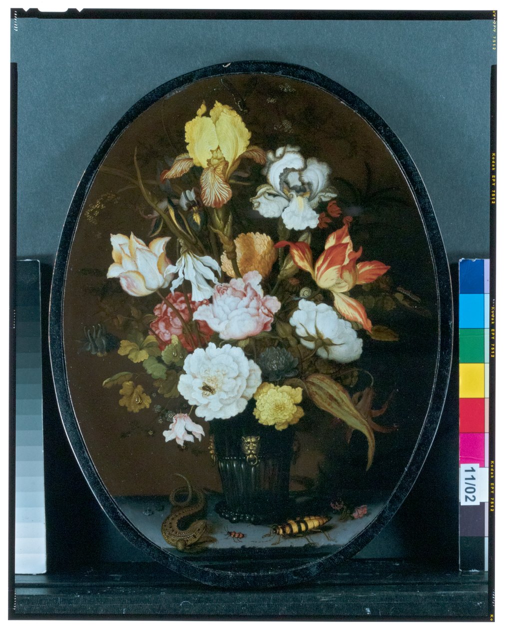 Stilleben Med Blommor I En Glasvas På En Avsats, Med En ödla Och skalbaggar av Balthasar van der Ast