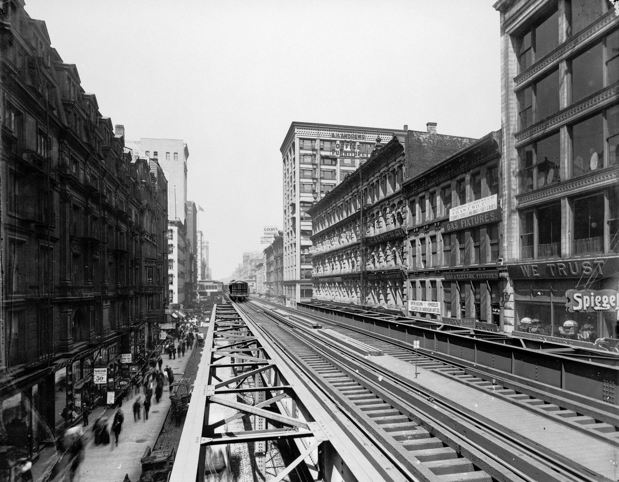 Förhöjda spår nära Adams Street station, Chicago, Illinois, USA, ca 1900 (s/v foto) av Barnes and Crosby