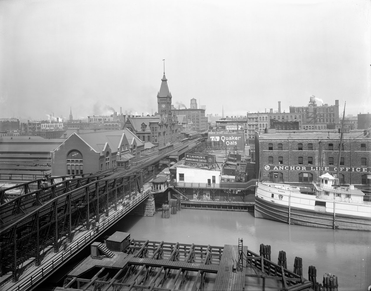 Steamer Alaska lade till vid Wells Street, Chicago, Illinois, USA, ca 1905 (s/v foto) av Barnes and Crosby