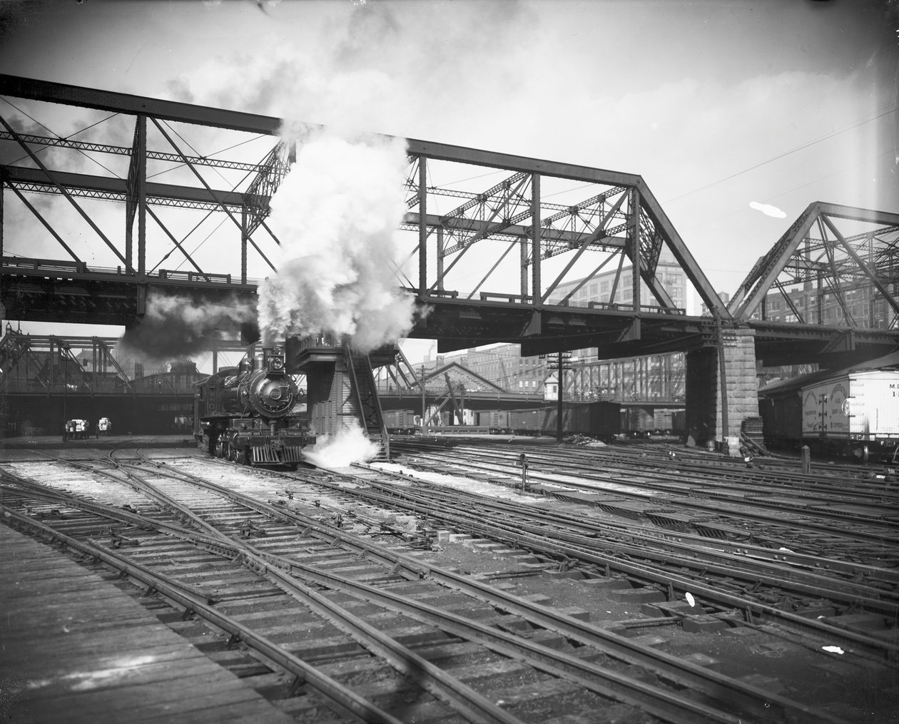 Pennsylvania Limited anländer till Union Station, Chicago, Illinois, USA, ca 1900 (s/v foto) av Barnes and Crosby
