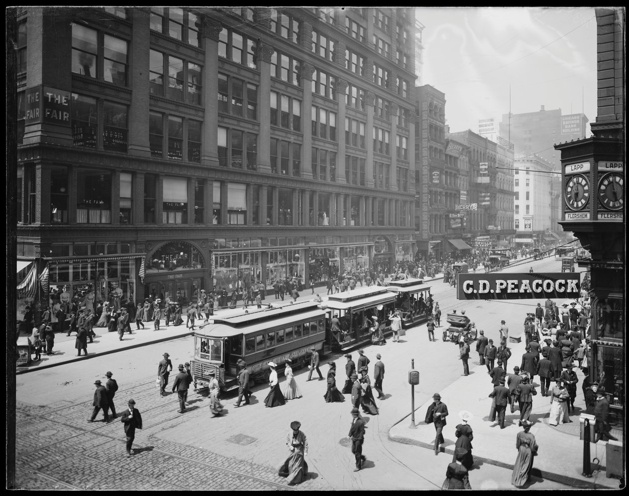 Utsikt över The Fair Store på State Street, Chicago, Illinois, USA, ca 1905 (s/v-foto) av Barnes and Crosby