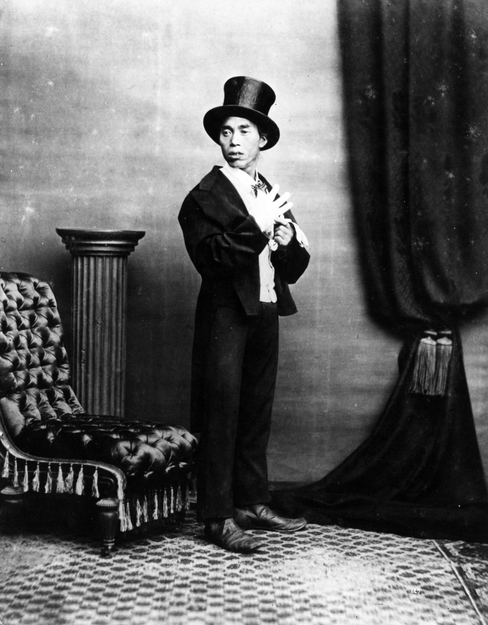 En japansk gentleman i västra kläder, 1875 av Baron Raimund von Stillfried