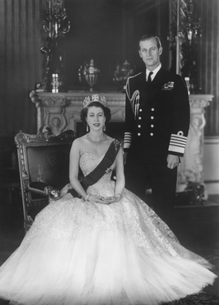 HM Drottning Elizabeth II och HKH Duke of Edinburgh vid Buckingham Palace, 12 mars 1953. av Baron Sterling Henry Nahum