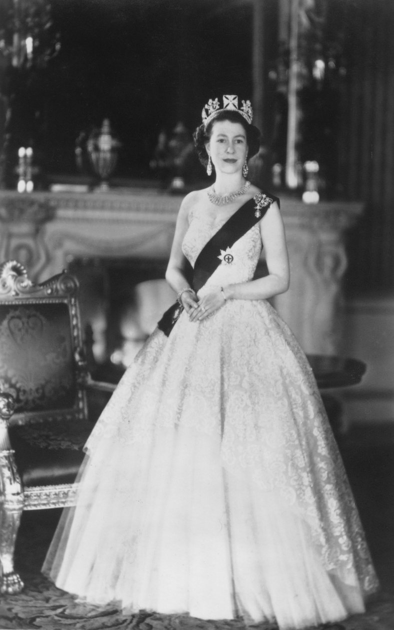 HM Drottning Elizabeth II på Buckingham Palace, 12 mars 1953 av Baron Sterling Henry Nahum
