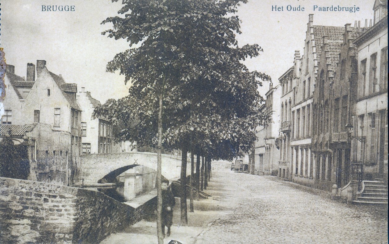 Vykort föreställande en kanal med gammal bro i Brygge, c.1912 av Belgian Photographer