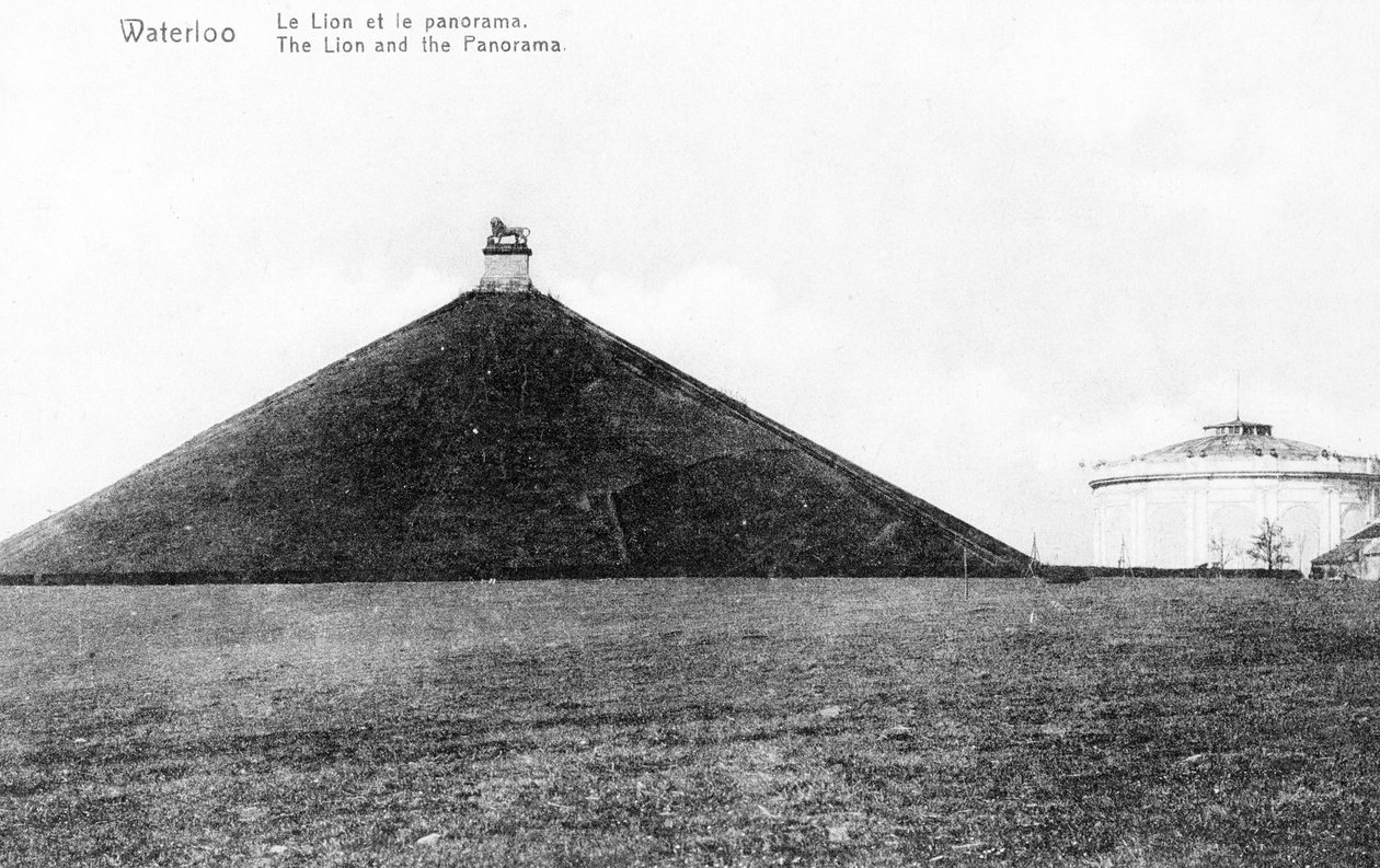 Butte du Lion (Lions Mound) och panoramautsikten vid Waterloo, jubileumsvykort, c.1912 (photolitho) av Belgian Photographer