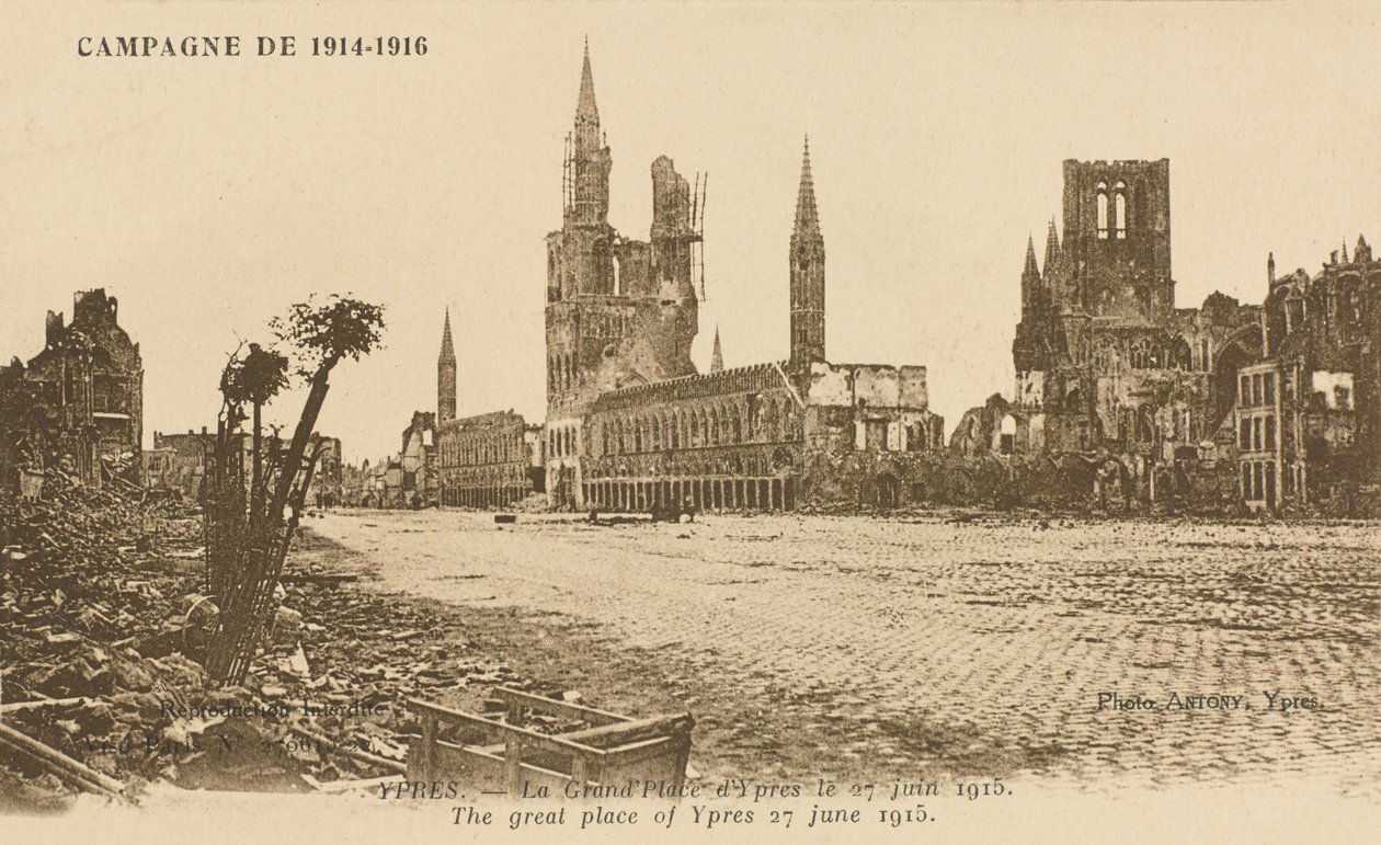 The Grand Place, Ypres, 27 juni 1915 av Belgian Photographer