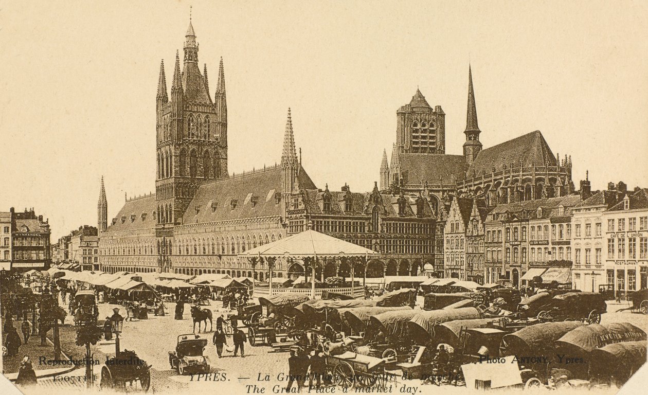 Grand Place på marknadsdagen, Ypres, Belgien av Belgian Photographer