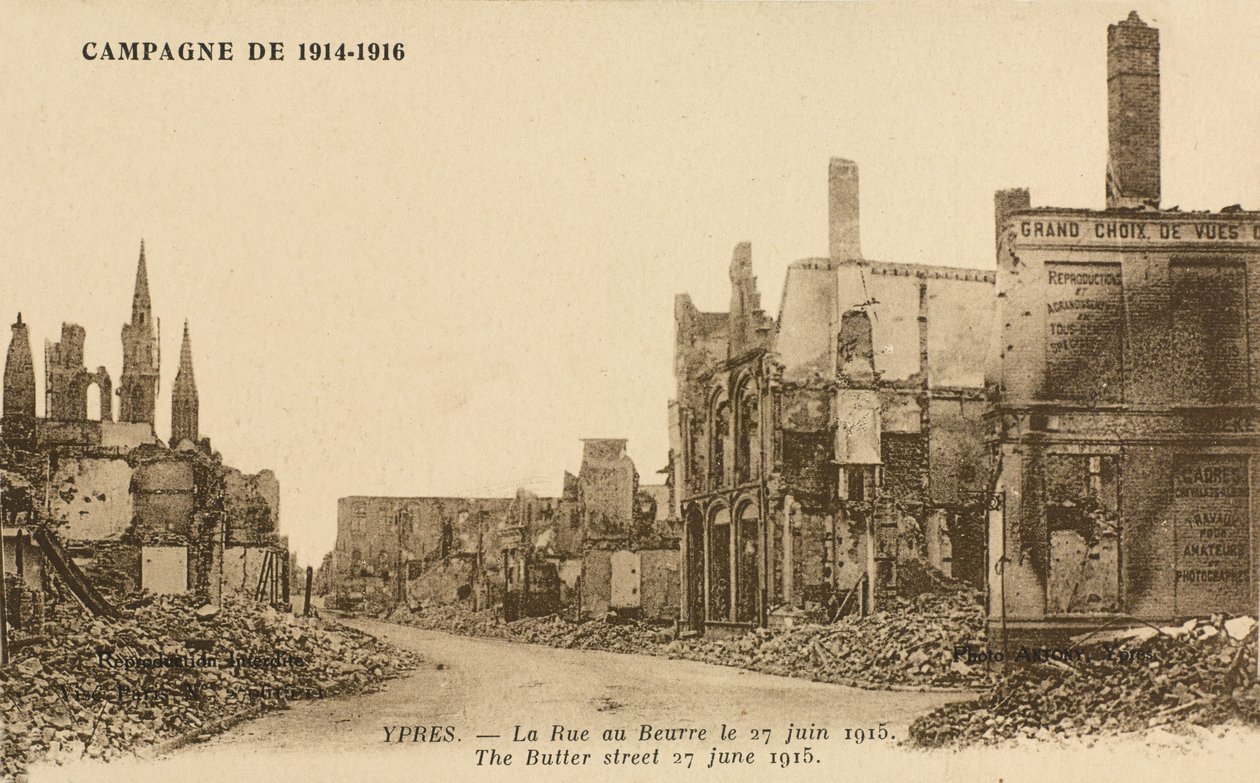 Rue au Beurre, 27 juni 1915 av Belgian Photographer