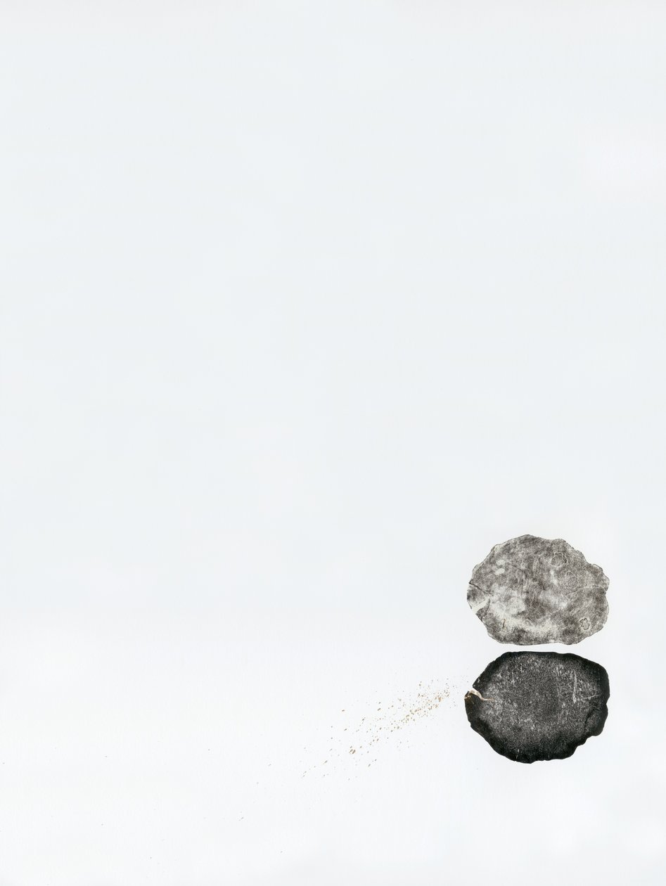 Reflection, 2014 (trägravyr och 21 kt guldöverföring på papper) av Bella Larsson