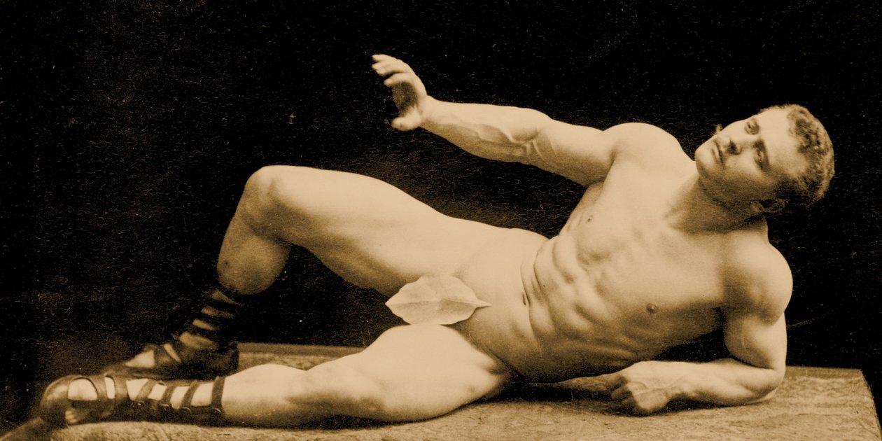Eugen Sandow, i klassisk antik grekisk-romersk pose klädd i ett fikonlöv, ca 1894 av Benjamin J. Falk
