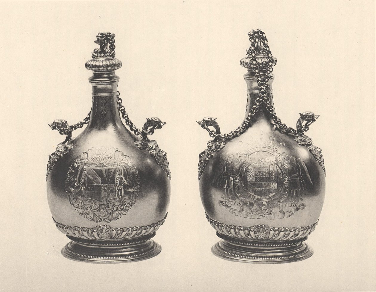 Ett par William III Pilgrimsflaskor, ca 1690 (förgyllda silver) av Benjamin Bradford