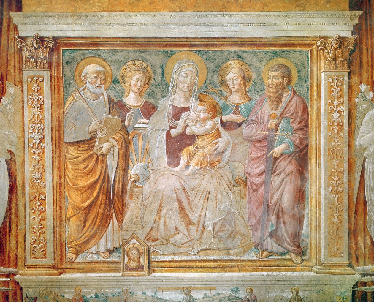 Jungfrun och barnet omgiven av den heliga Mikael, den heliga Katarina, den heliga Marguerite och den heliga Paulus. av Benozzo di Lese di Sandro Gozzoli