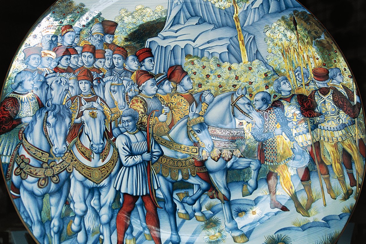 Majolikatallrik föreställande Procession of Magi, av Benozzo Gozzoli (cirka 1420-1497), Gualdo Tadino hantverk, Umbrien, Italien av Benozzo di Lese di Sandro Gozzoli
