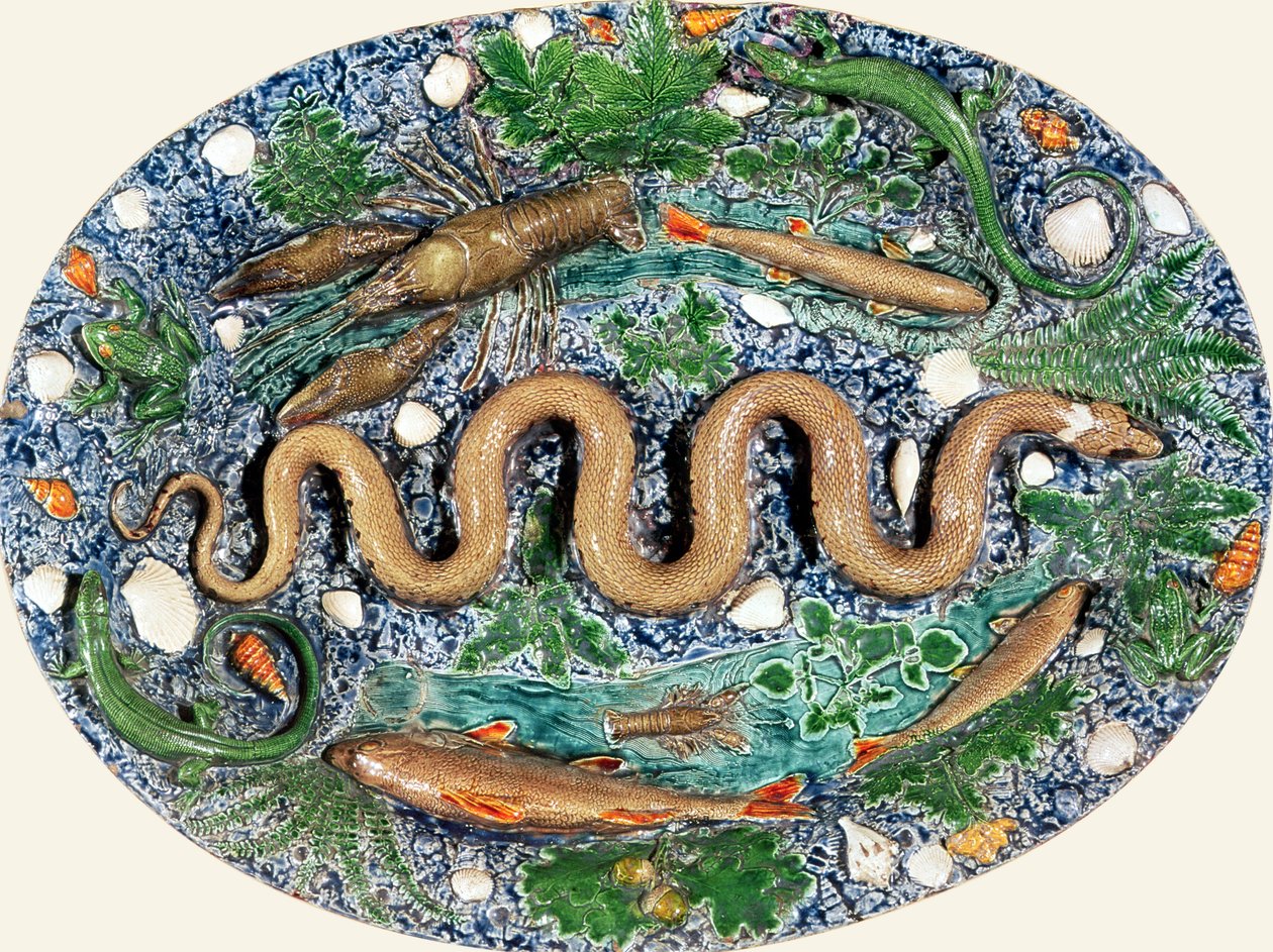Stort ovalt fat i relief med reptiler och fiskar (lergods) av Bernard Palissy
