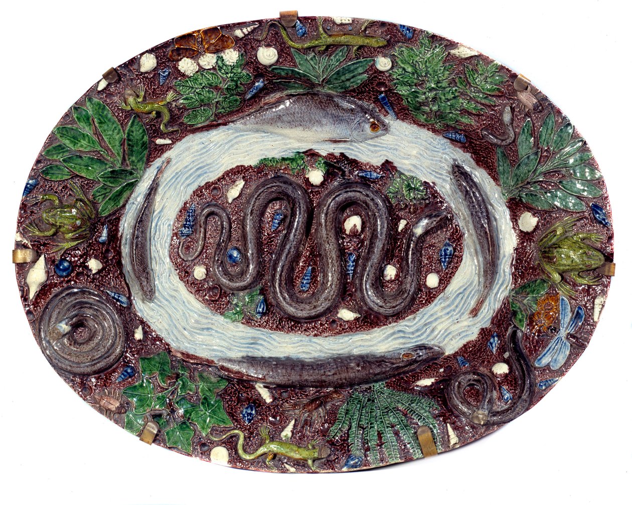 Fajansfat med ormar och batracians. Diam 0,52 m 1500-talet. Realiserad av Bernard Palissy (1510-1589) Sevres. Nationalmuseet för keramik av Bernard Palissy