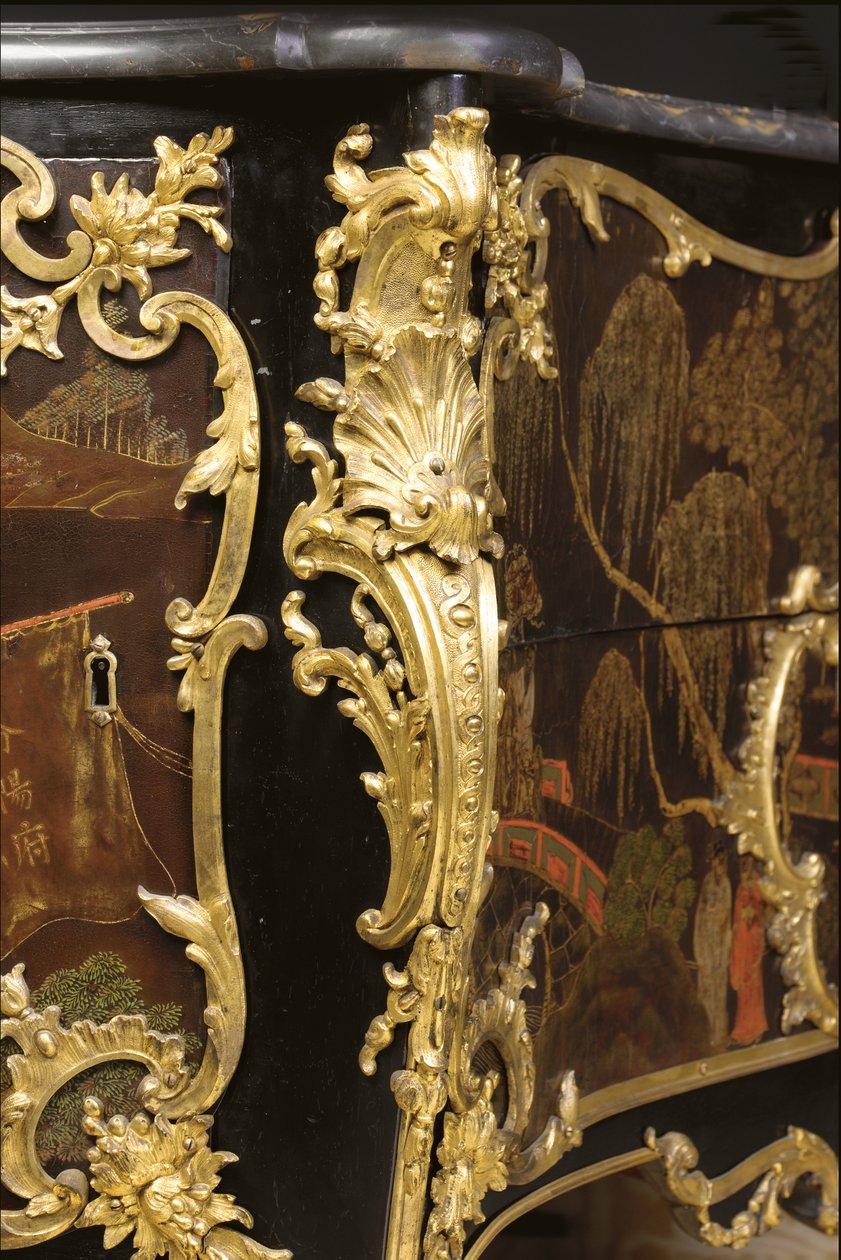 Ludvig XV kommod, c.1740 (ormolu-monterad kinesisk svart, polykrom & förgylld lack, serpentin, marmor och vernis) av Bernard van Risamburgh