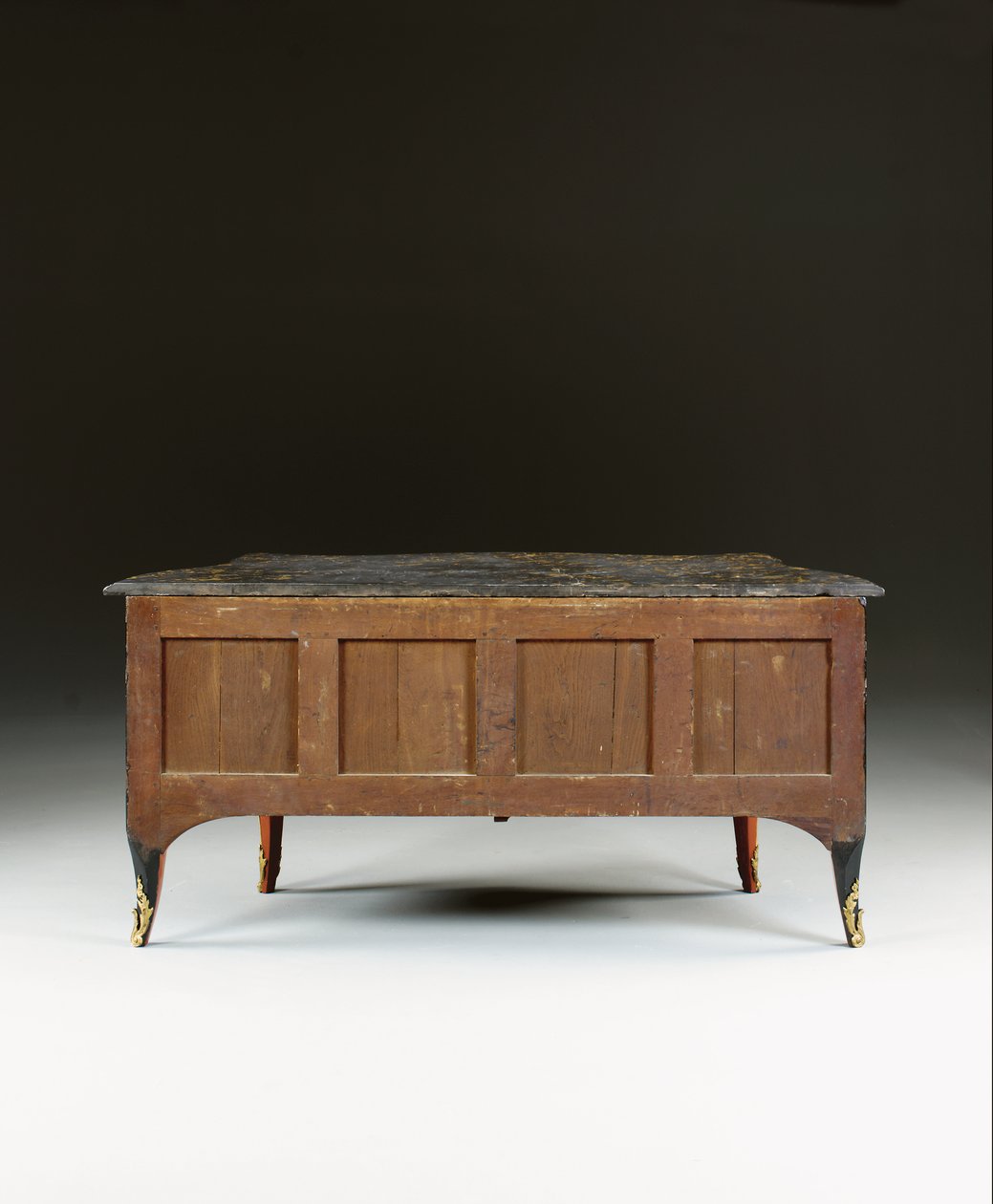 Ludvig XV kommod, c.1740 (ormolu-monterad kinesisk svart, polykrom & förgylld lack, serpentin, marmor och vernis) av Bernard van Risamburgh
