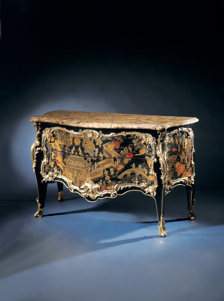 En Ludvig XV-kommod, 1710-65 av Bernard van Risenburgh II