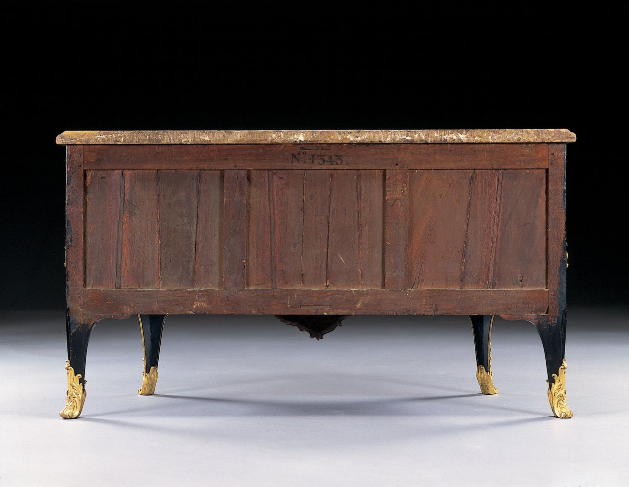 Kommode, ca 1745 (ormolu-monterad japansk lack & eboniserat trä) av Bernard van Risenburgh II
