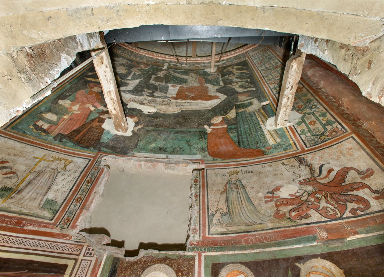 Norra tvärskeppet, ärkeängelns altare, Bakom altartavlan fresker av Bonifacio Bembo, Dygd Tro och ödmjukhet, Jungfruns kröning och Kristus omgiven av änglar av Bonifacio Bembo