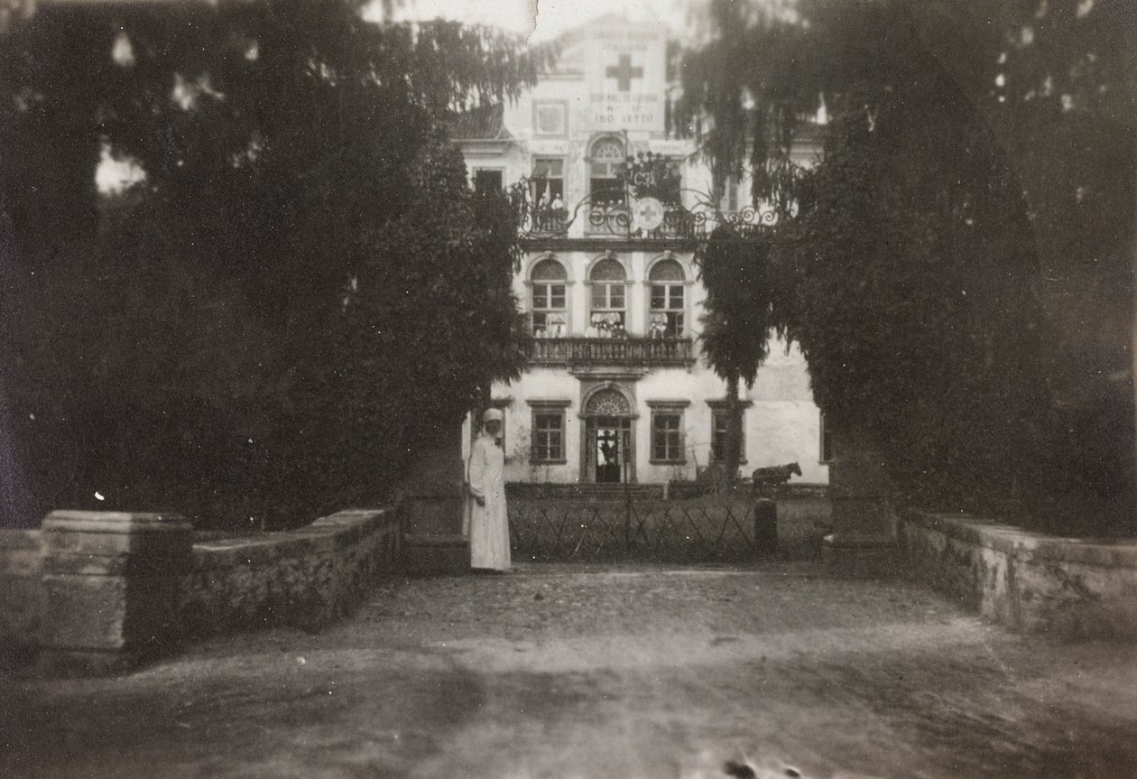 Album av första världskriget i Friuli-Venezia Giulia: Villa Brazzà, hem till 17 av krigssjukhuset i Soleschiano Manzano, foto taget från kyrktornet, 05/1916 (s/v foto) av Bourbon Del Monte