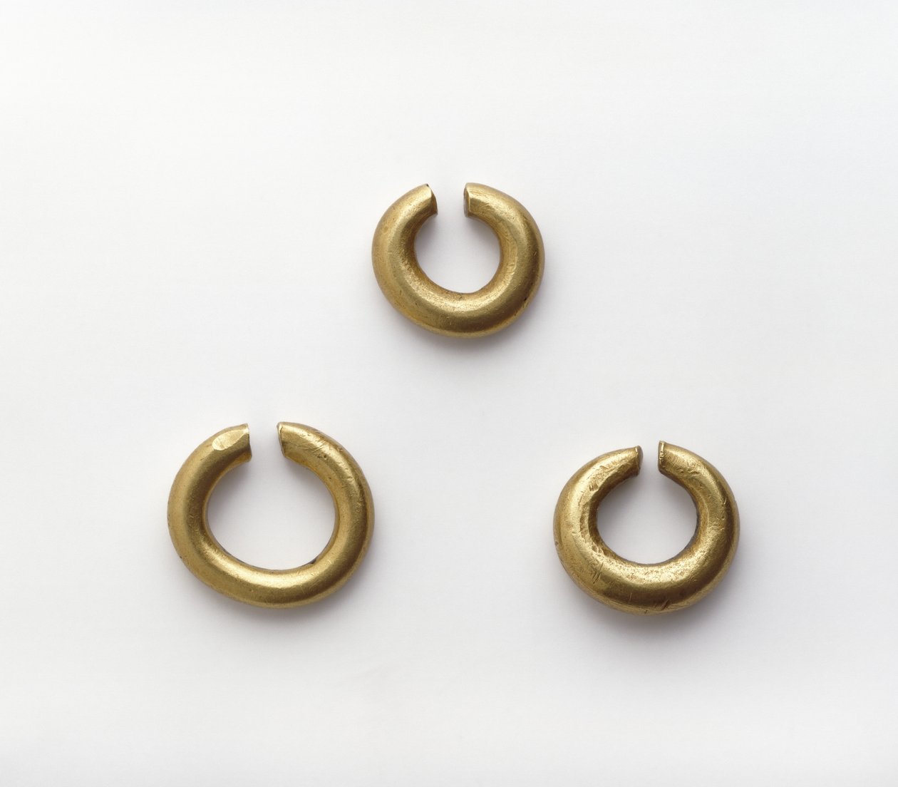 Penringformade guldringar (guld) av British Late Bronze Age