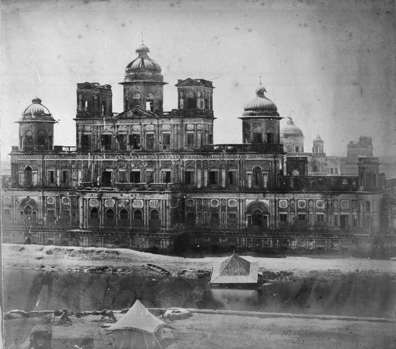 Chatta Manzil, Lucknow, 1858 av British Photographer
