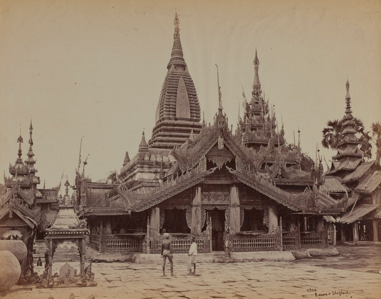 Gården till ett burmesiskt tempel, Mandalay av British Photographer