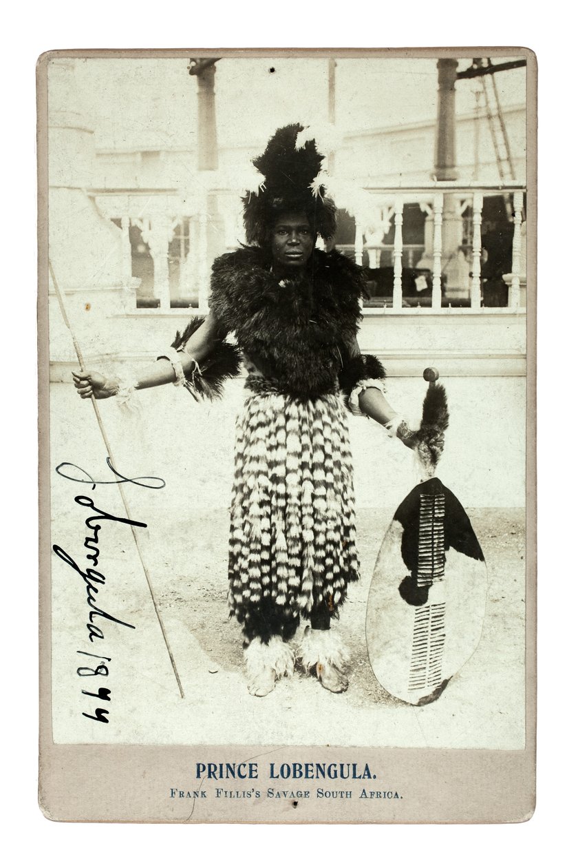 Prince Lobengula, England, 1899 (silvertryck av gelatin) av British Photographer