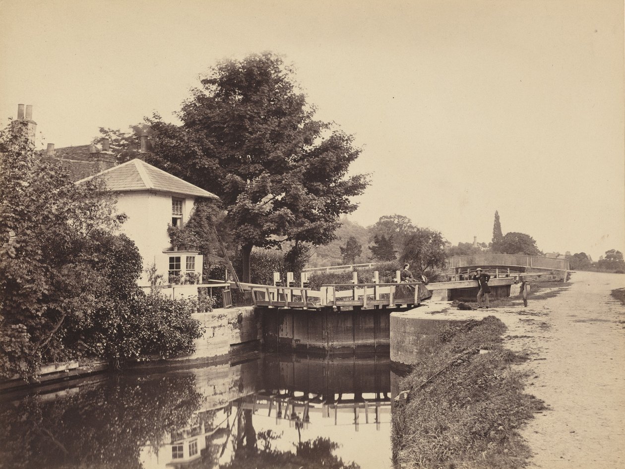 Slussvaktarstuga och slussportar,1850-tal (foto) av British Photographer