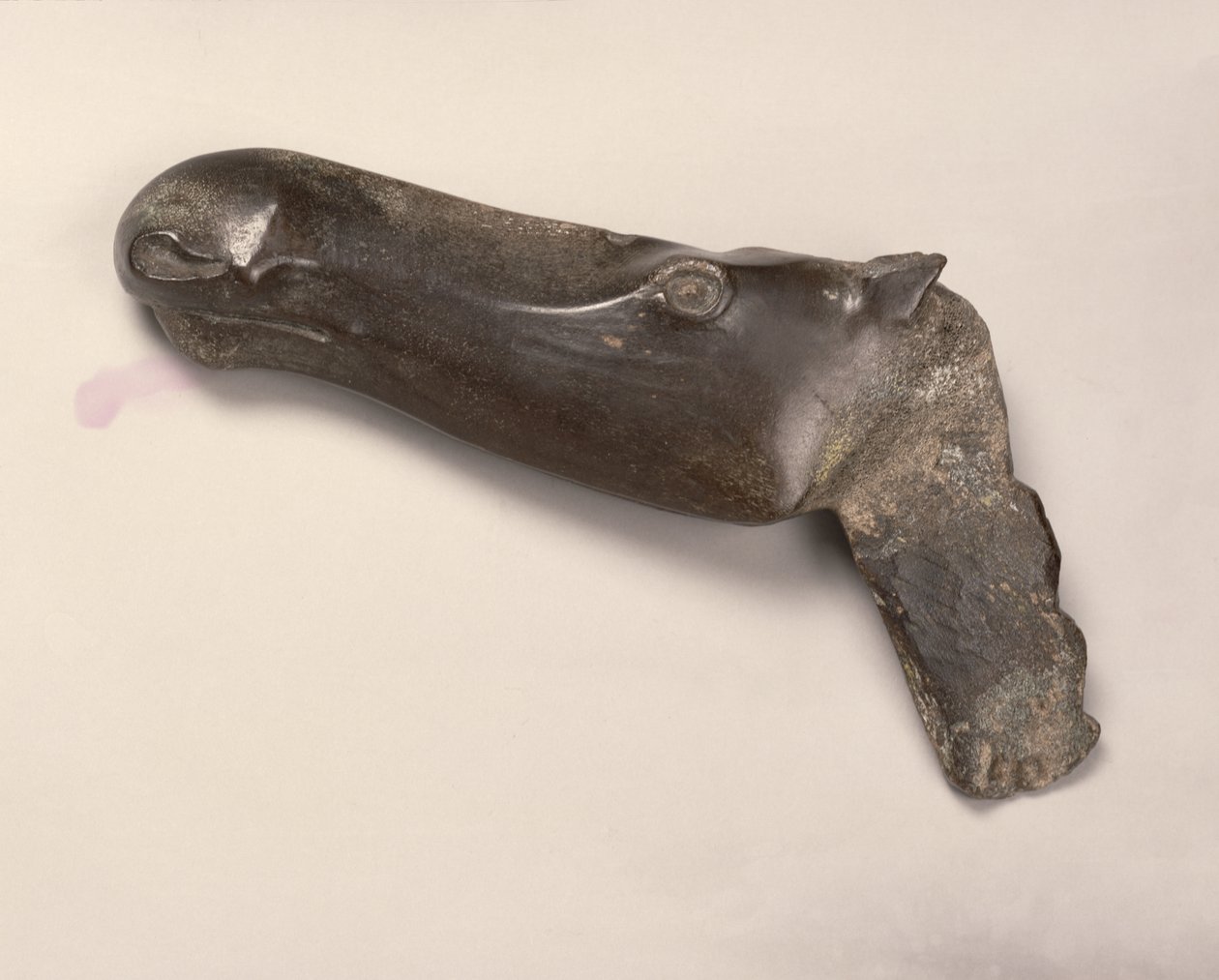 Huvud av en kvinnlig älg, från Jekaterinburg i Ural, 2000 f.Kr. (horn) av Bronze Age