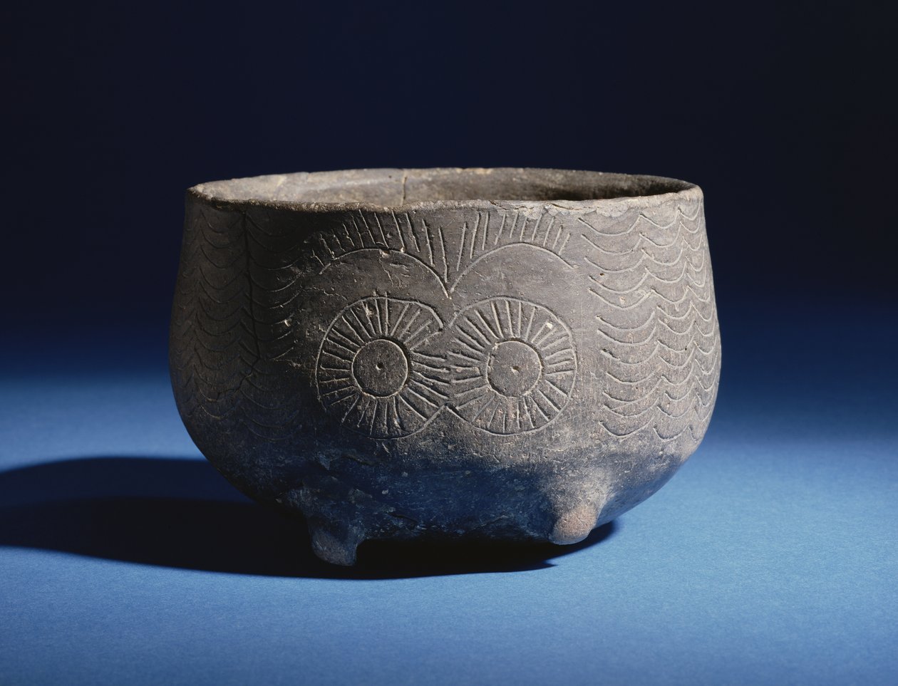 Skål, med inskuren dekor som föreställer hjortar, från Los Millares, Spanien, kopparåldern, c.2000 f.Kr. (keramik) av Bronze Age