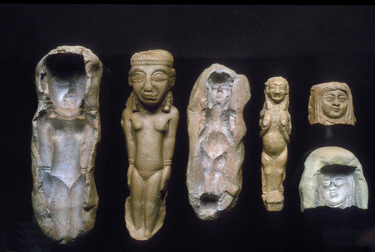Figuriner av fruktbarhetsgudinnor och formarna från vilka de gjuts, ca 800- 700-talet f.Kr. (lera) av Bronze Age