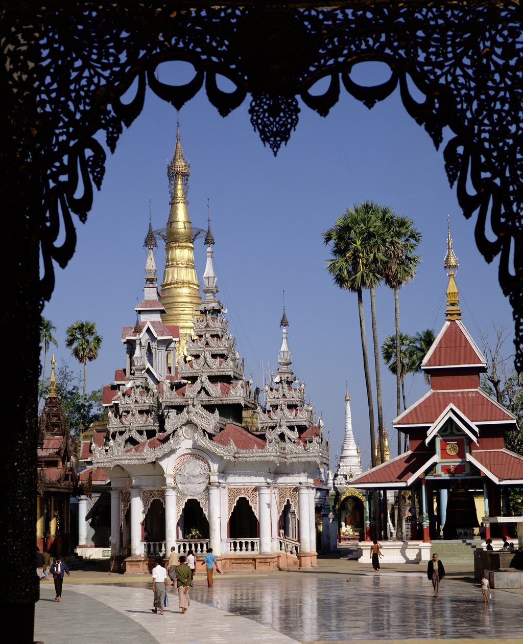 Tazaung av Shwedagon Pagoda, byggd 1453-72 av Burmese School
