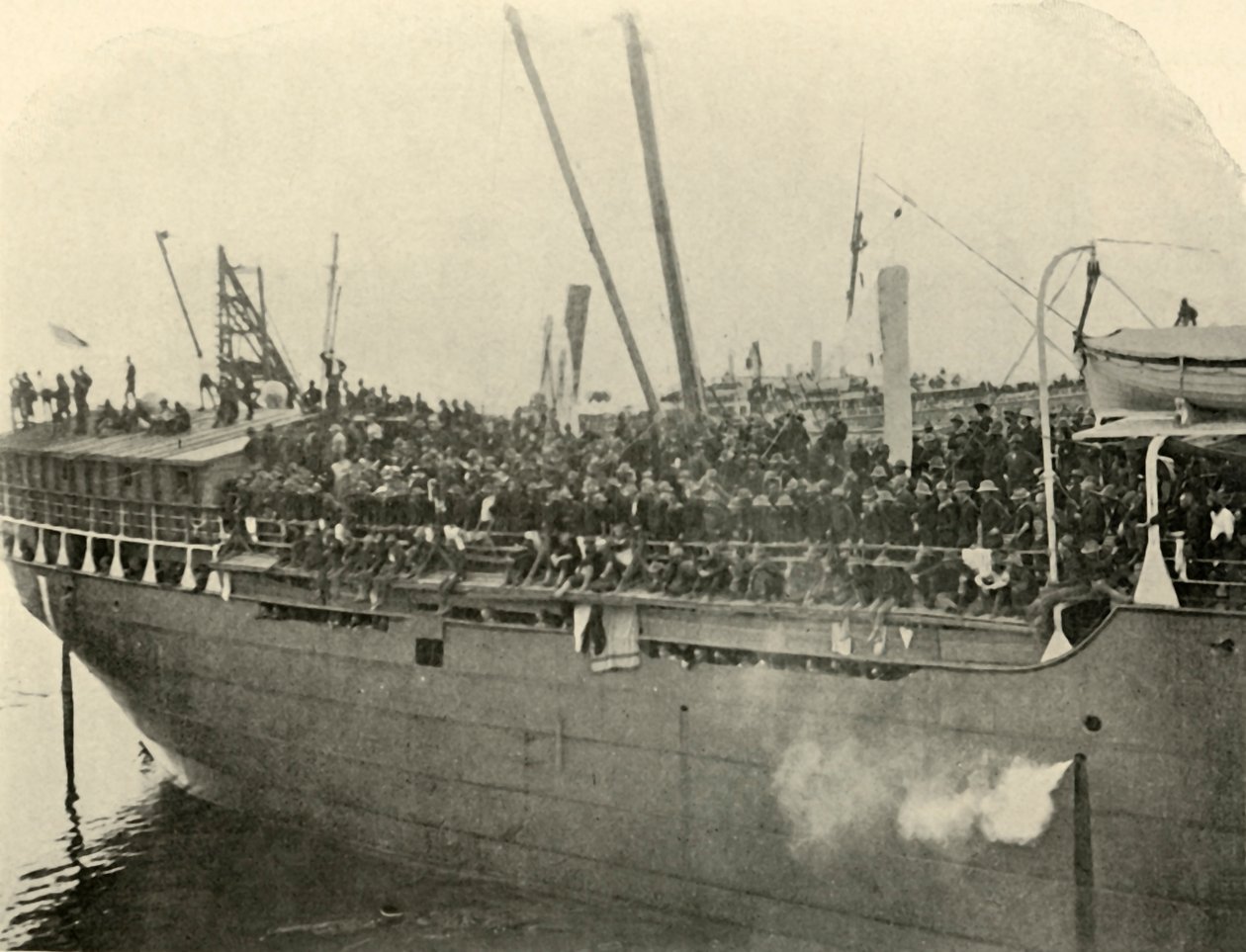 Matteawan Docking, eftermiddagen den 9 juni, spansk-amerikanska kriget, 1898, 1899. av Burr McIntosh
