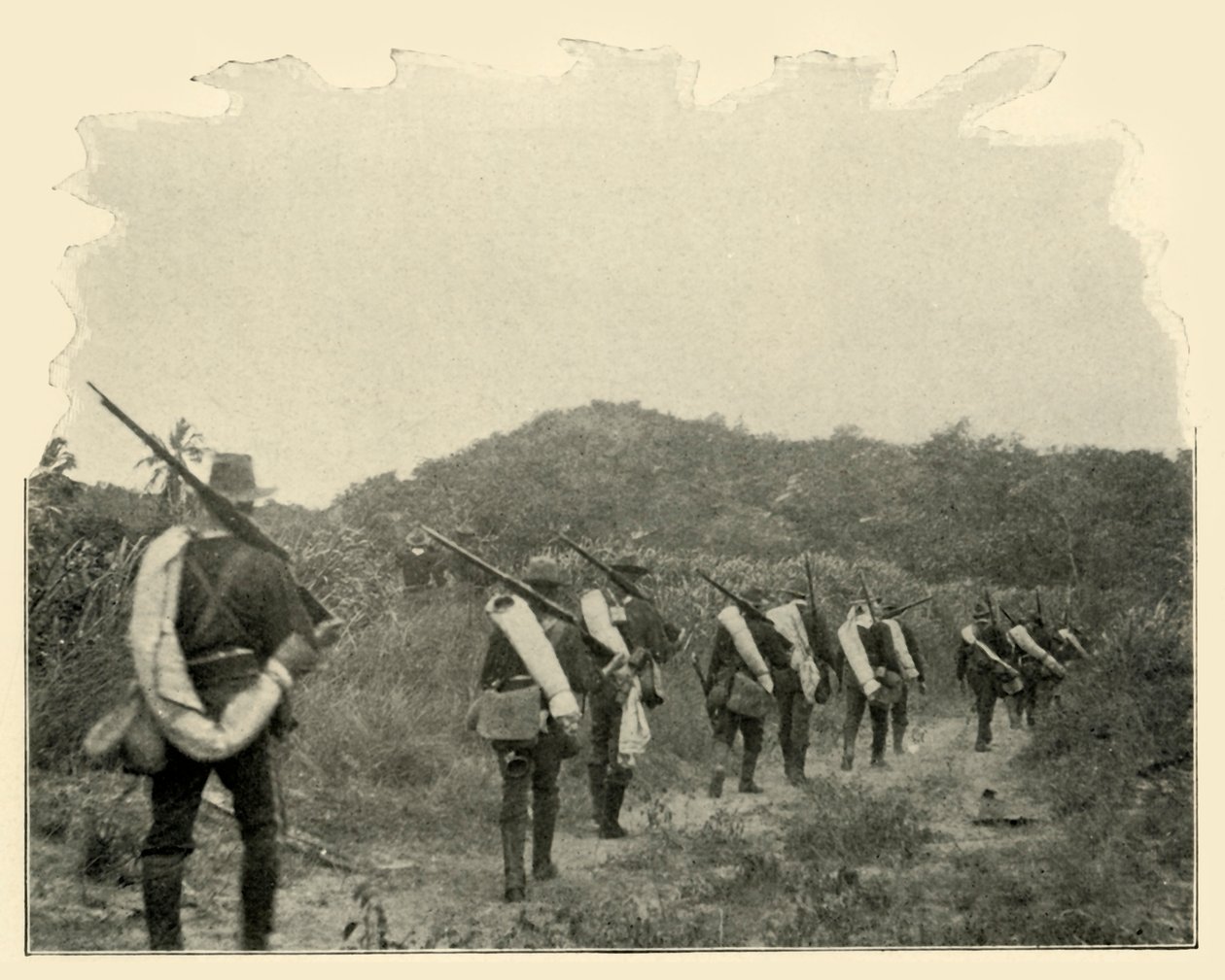 På väg från Battlefield 1:a och 10:e till Rough Riders Scene of Conflict, över bergen av Burr McIntosh