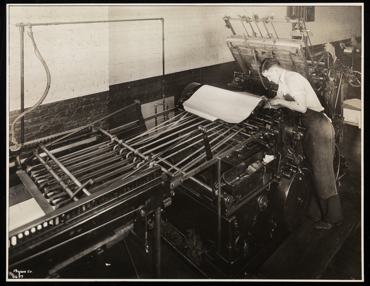 En tryckpress hos Unz und Co., 24 Beaver Street, New York, 1932 (silvergelatinprint) av Byron Company