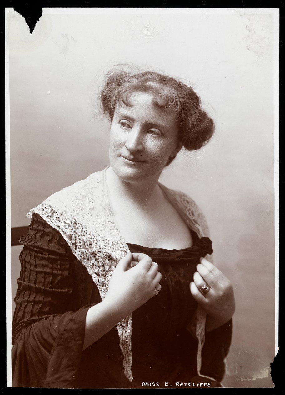 Cecilia Radcliffe (Mrs Gilmore) (silvergelatintryck) av Byron Company
