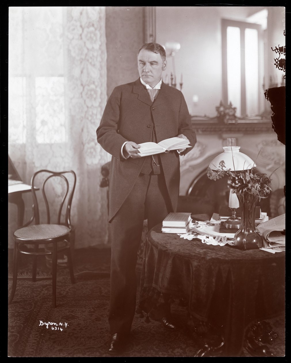 Ian Maclaren, 1899 (silvergelatintryck) av Byron Company