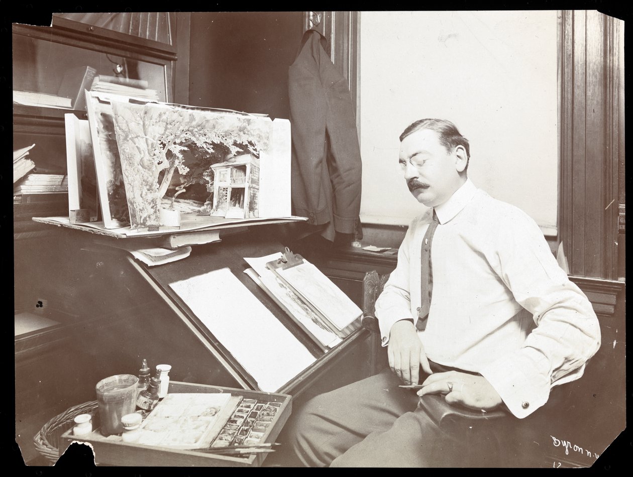 Joseph Physioc, scenisk designer, 1900-tal (silvergelatintryck) av Byron Company