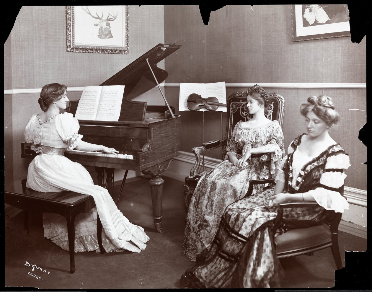 Pianorecital, New York, 1907 (silvergelatintryck) av Byron Company