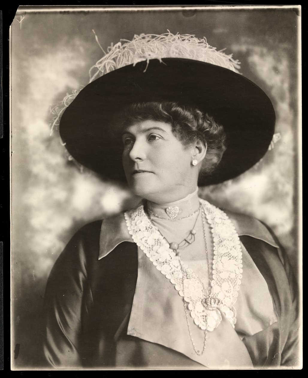 Porträtt av Miss Gresham (silvergelatintryck) av Byron Company