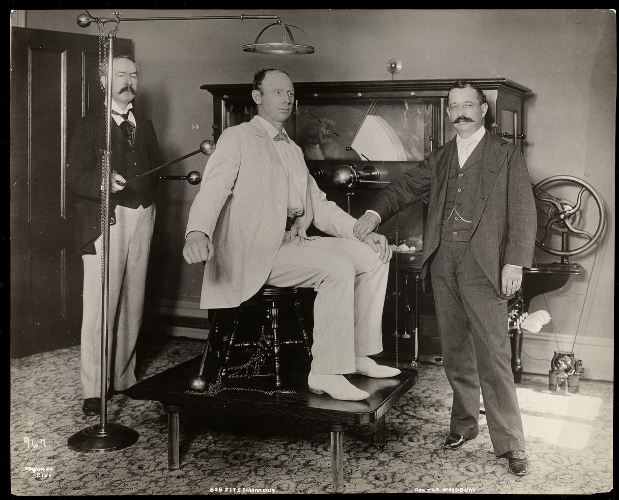 Prizefighter Robert Prometheus Fitzsimmons på Dr Woodburys kontor i New York, 1895 (silvergelatintryck) av Byron Company