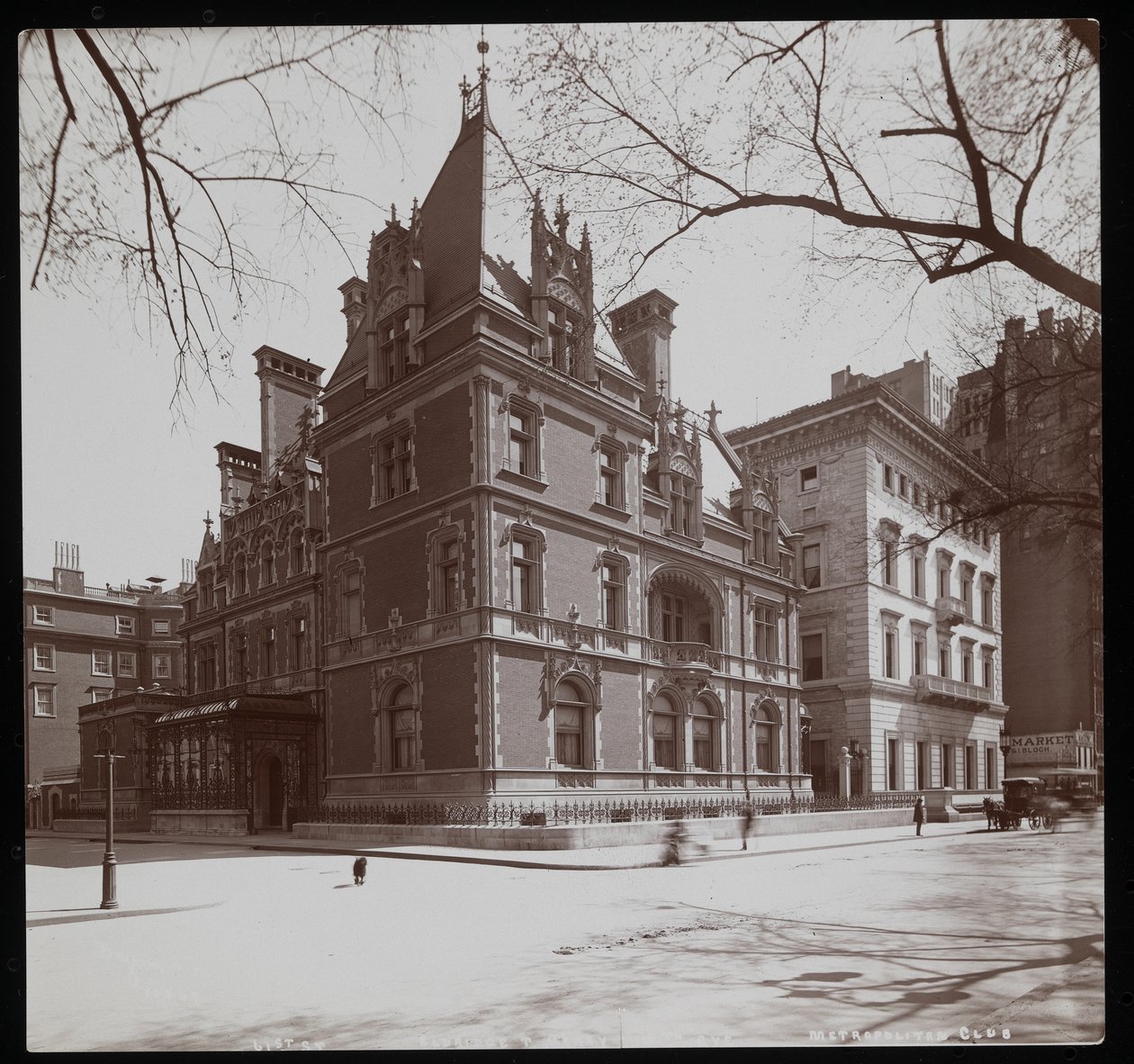 Elbridge Thomas Gerrys residens på 61st Street och Metropolitan Club bredvid, New York, 1900-01 (silvergelatintryck) av Byron Company