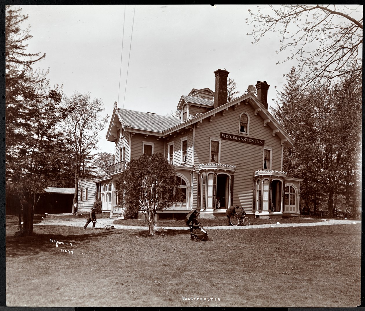 The Woodmansten Inn, Westchester, New York, 1901 (silvergelatintryck) av Byron Company