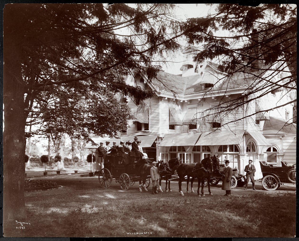 The Woodmansten Inn, Westchester, New York, 1906 (silvergelatintryck) av Byron Company