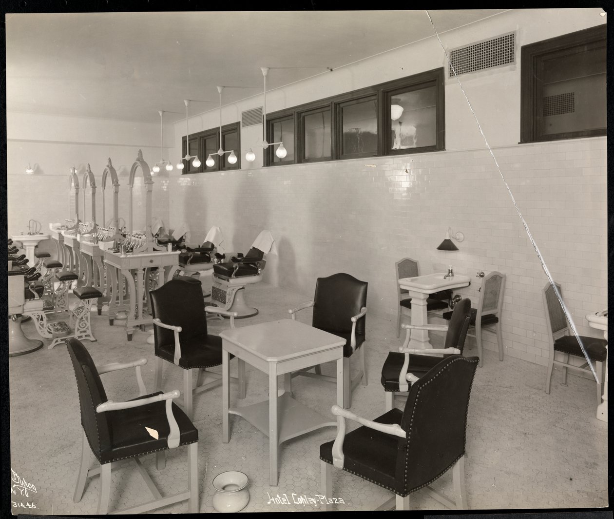 Frisörsalongen på Copley Plaza hotel, Boston, 1912 eller 1913 (silvergelatinprint) av Byron Company